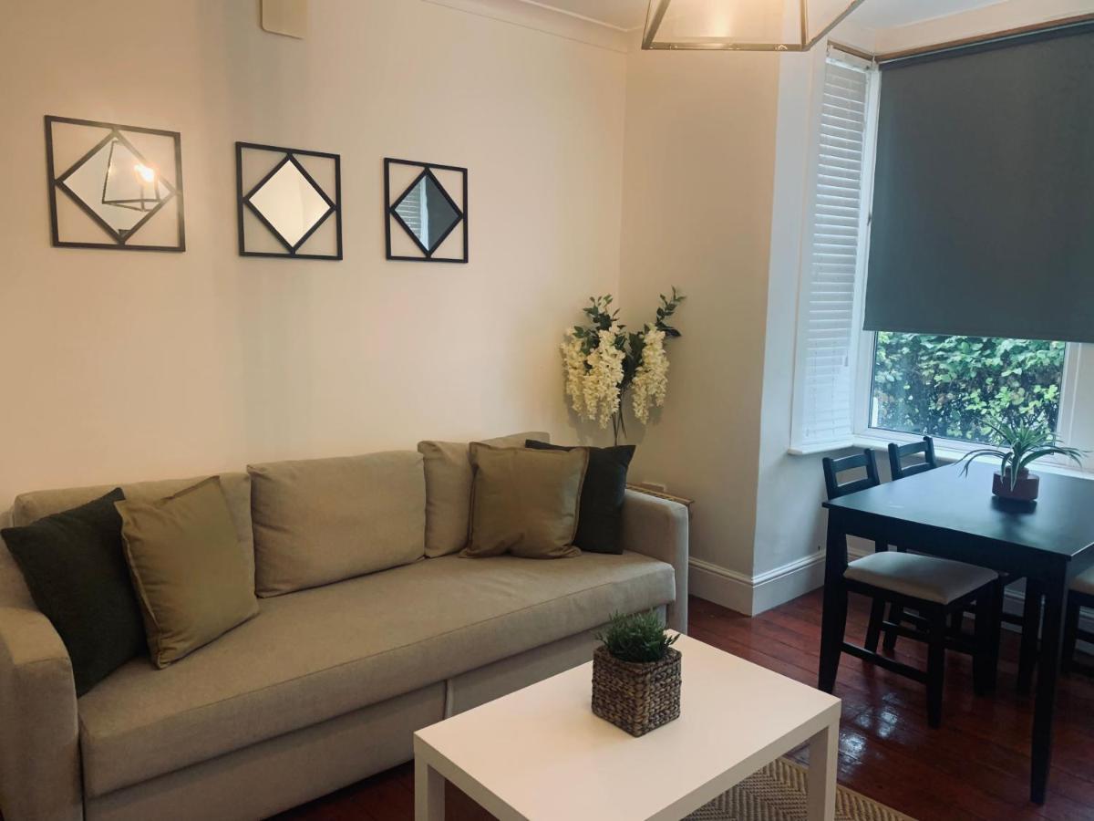 Unique 2 Bedroom Apartment In London/ Excel / Olympic City Close To Central Line Tube Station With Gated Parking Space 외부 사진