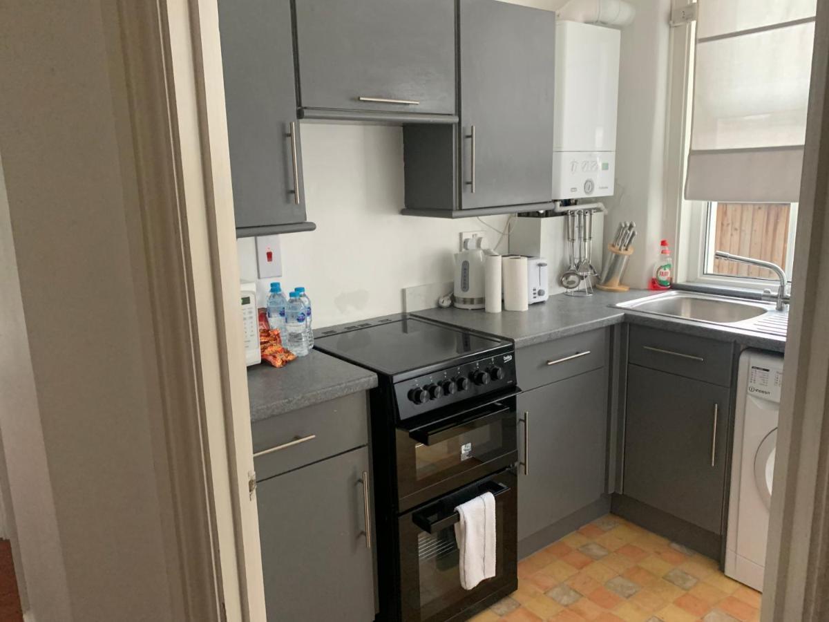 Unique 2 Bedroom Apartment In London/ Excel / Olympic City Close To Central Line Tube Station With Gated Parking Space 외부 사진